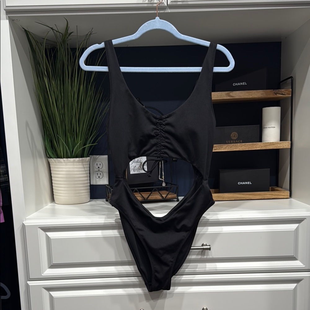 PINK- VICTORIA SECRET- SZM Black Cutout Swimsuit